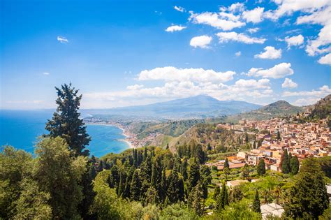 when was giardini naxos found.